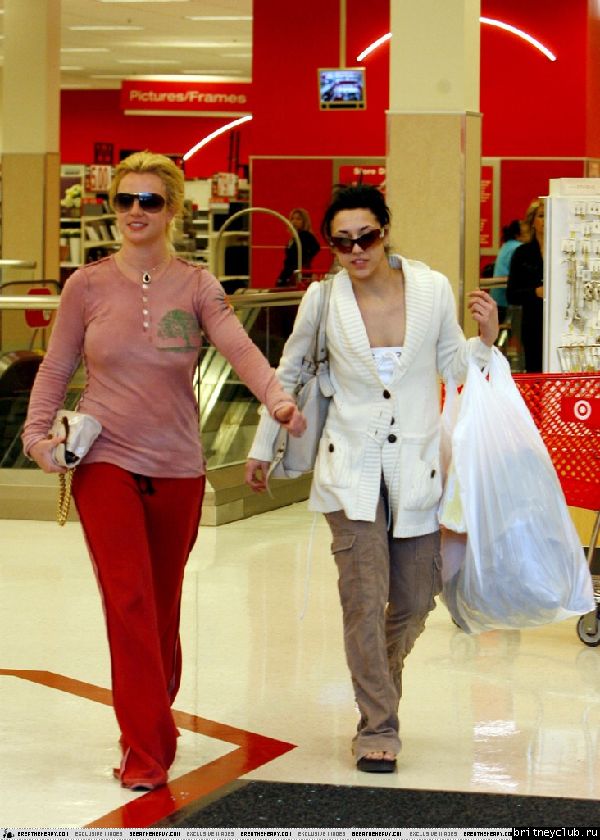 Бритни делает покупки в магазине Target58.jpg(Бритни Спирс, Britney Spears)