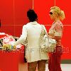Бритни делает покупки в магазине Target