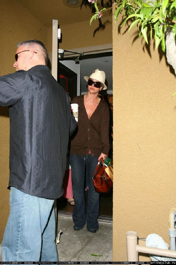 Бритни посещает салон Epitome Spa24.jpg(Бритни Спирс, Britney Spears)