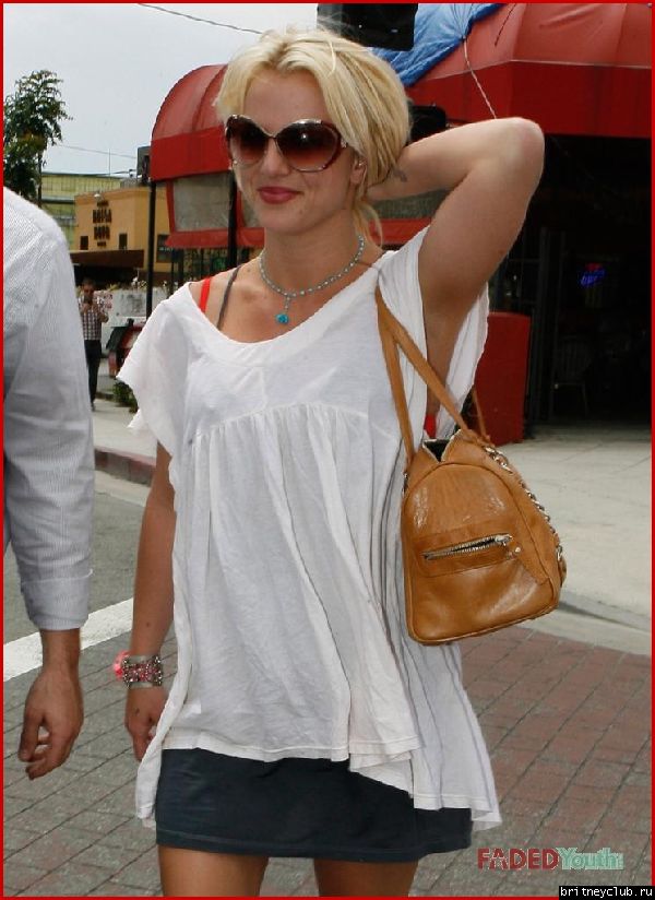 Бритни на шоппинге в Лос-Анджелесе22.jpg(Бритни Спирс, Britney Spears)