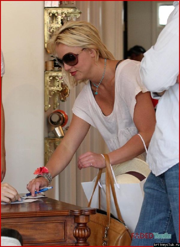 Бритни на шоппинге в Лос-Анджелесе31.jpg(Бритни Спирс, Britney Spears)