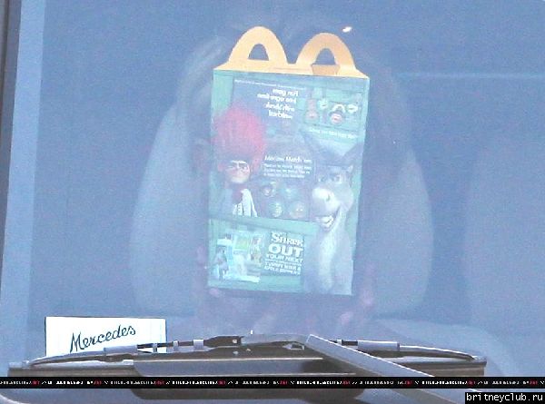 Бритни посещает McDonald