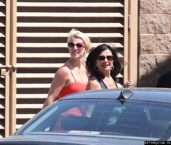 Бритни и Линн в Голливуде17.jpg(Бритни Спирс, Britney Spears)