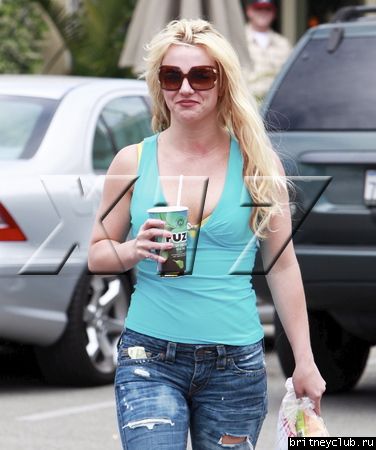 Бритни покидает ресторан Subway09.jpg(Бритни Спирс, Britney Spears)