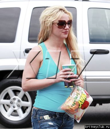 Бритни покидает ресторан Subway11.jpg(Бритни Спирс, Britney Spears)