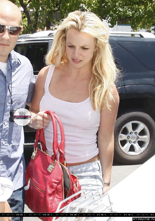 Бритни посещает магазин Williams Sonoma32.jpg(Бритни Спирс, Britney Spears)