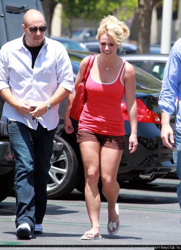 Бритни покидает кафе Marmalade42.jpg(Бритни Спирс, Britney Spears)