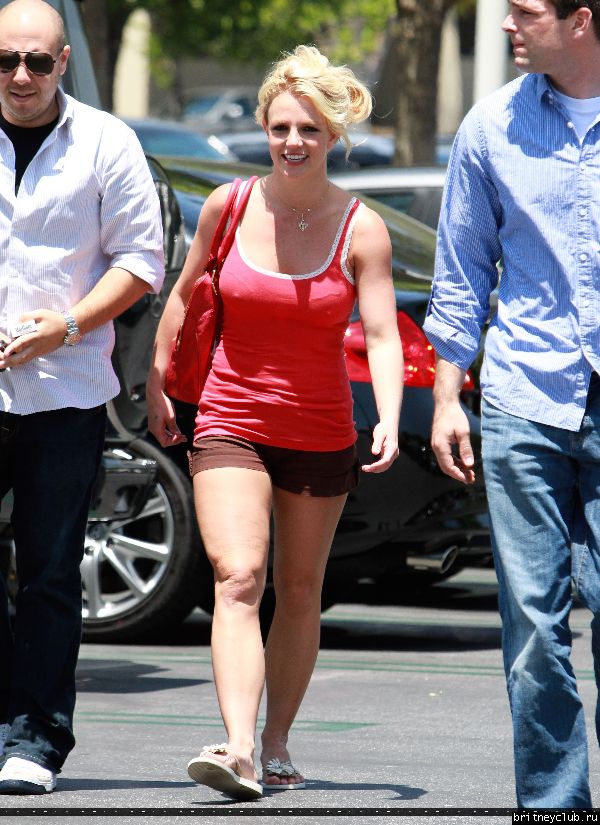 Бритни покидает кафе Marmalade45.jpg(Бритни Спирс, Britney Spears)