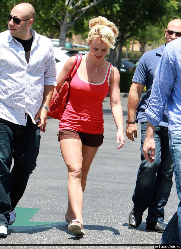 Бритни покидает кафе Marmalade51.jpg(Бритни Спирс, Britney Spears)
