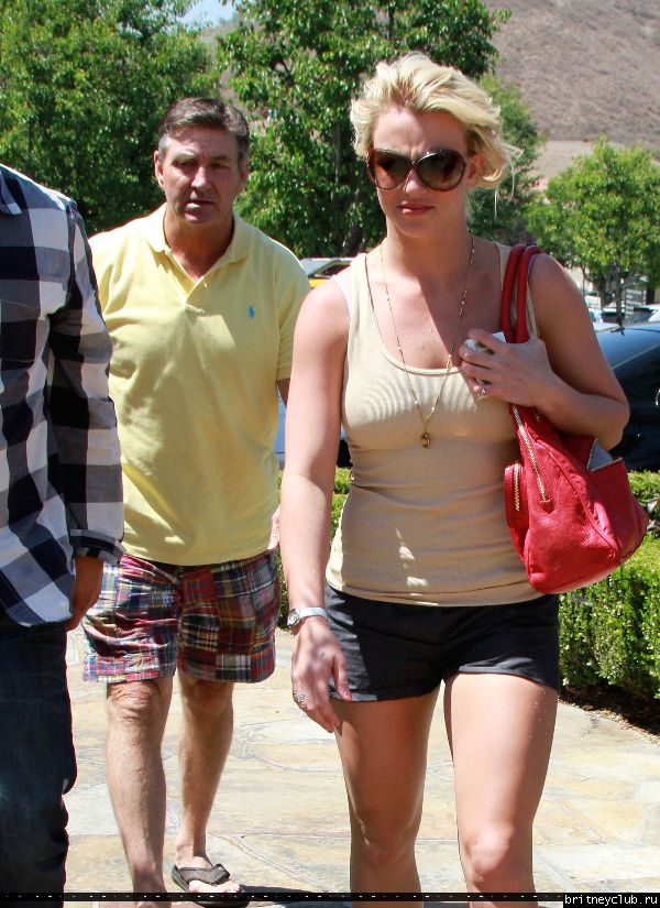 Бритни с отцом в Калабасасе38.jpg(Бритни Спирс, Britney Spears)