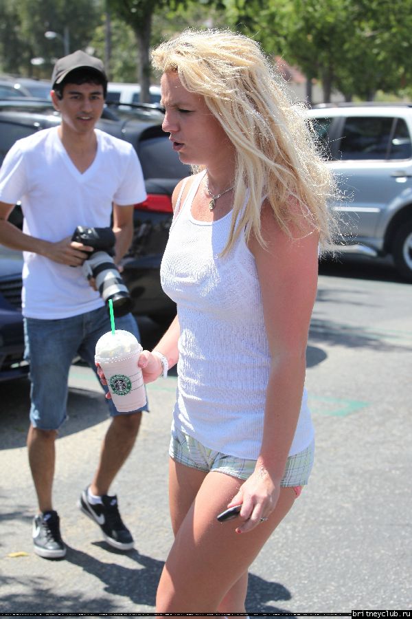 Бритни посещает Starbucks011.jpg(Бритни Спирс, Britney Spears)