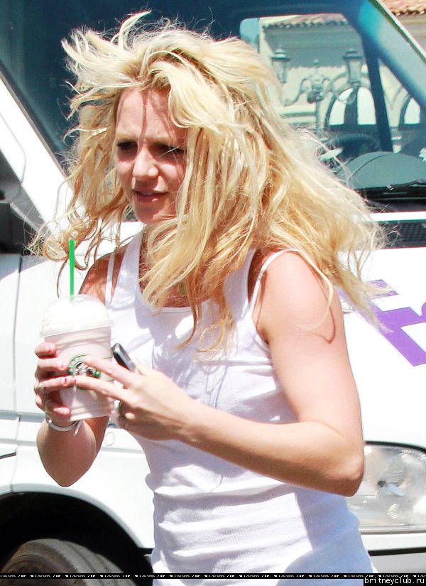 Бритни посещает Starbucks063.jpg(Бритни Спирс, Britney Spears)