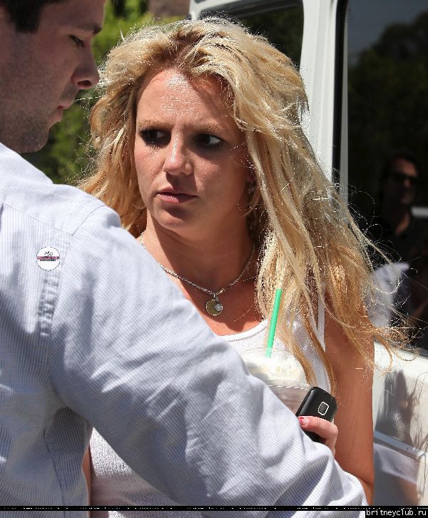 Бритни посещает Starbucks066.jpg(Бритни Спирс, Britney Spears)