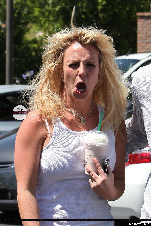 Бритни посещает Starbucks074.jpg(Бритни Спирс, Britney Spears)