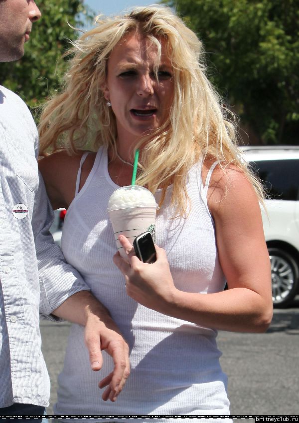 Бритни посещает Starbucks084.jpg(Бритни Спирс, Britney Spears)