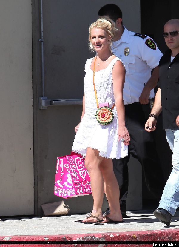 Бритни на шоппинге в Калабасасе44.jpg(Бритни Спирс, Britney Spears)