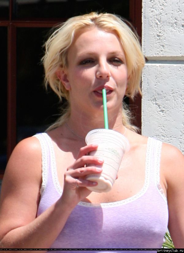 Бритни в Калабасасе61.jpg(Бритни Спирс, Britney Spears)