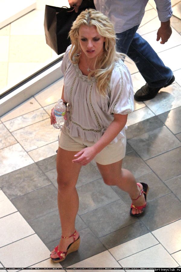 Бритни на шоппинге в Topanga Mall10.jpg(Бритни Спирс, Britney Spears)