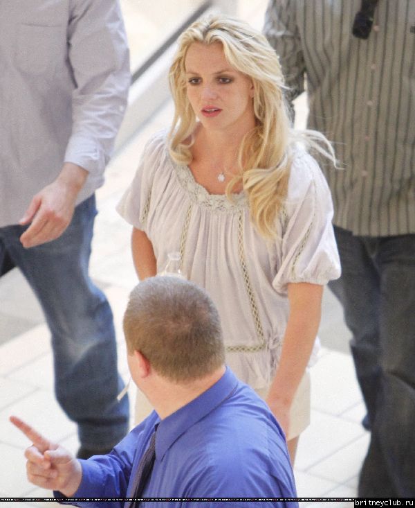 Бритни на шоппинге в Topanga Mall11.jpg(Бритни Спирс, Britney Spears)