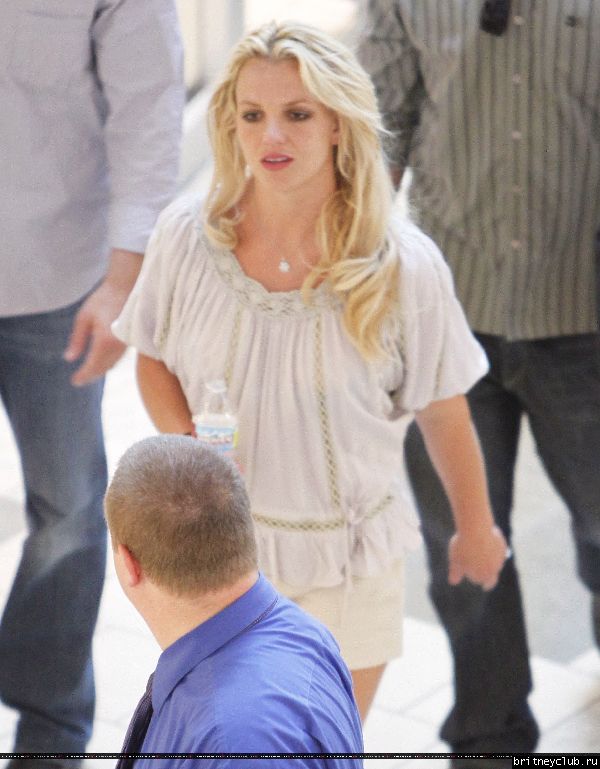 Бритни на шоппинге в Topanga Mall12.jpg(Бритни Спирс, Britney Spears)