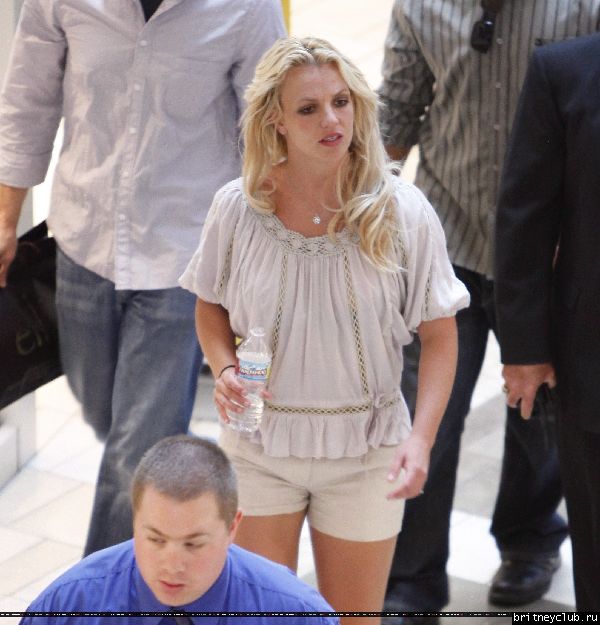 Бритни на шоппинге в Topanga Mall33.jpg(Бритни Спирс, Britney Spears)