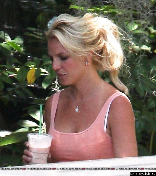 Бритни посещает студию в Лос-Анджелесе08.jpg(Бритни Спирс, Britney Spears)