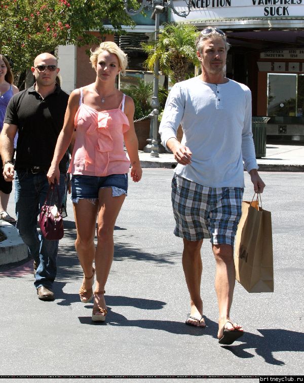 Бритни и Джейсон на шоппинге в Калабасасе11.jpg(Бритни Спирс, Britney Spears)