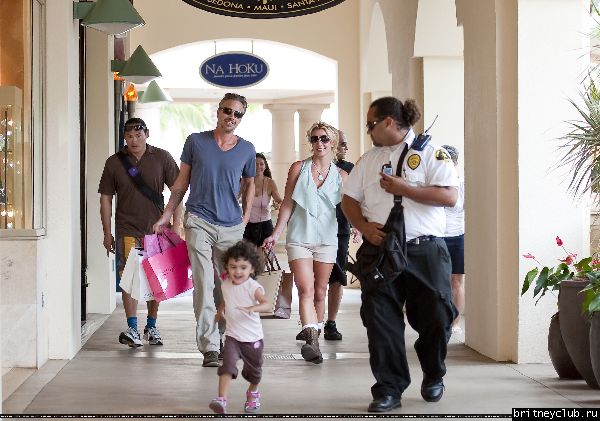 Бритни и Джейсон делают покупки на Гавайях08.jpg(Бритни Спирс, Britney Spears)