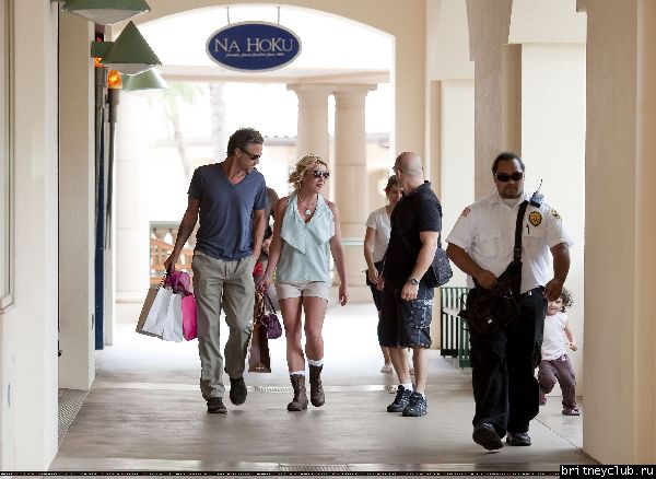 Бритни и Джейсон делают покупки на Гавайях10.jpg(Бритни Спирс, Britney Spears)