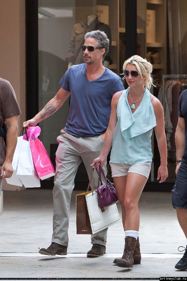 Бритни и Джейсон делают покупки на Гавайях19.jpg(Бритни Спирс, Britney Spears)