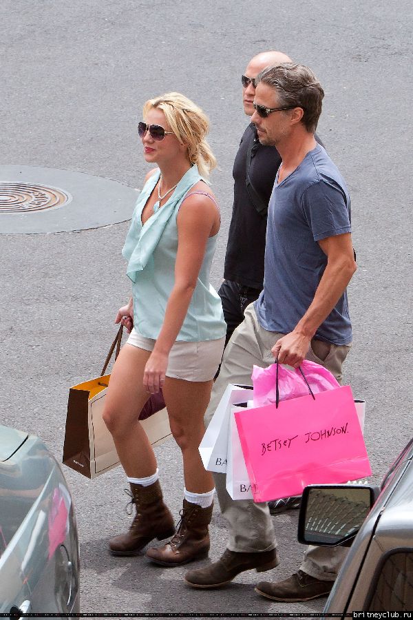 Бритни и Джейсон делают покупки на Гавайях20.jpg(Бритни Спирс, Britney Spears)