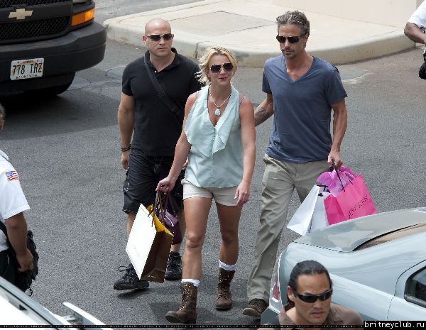 Бритни и Джейсон делают покупки на Гавайях22.jpg(Бритни Спирс, Britney Spears)