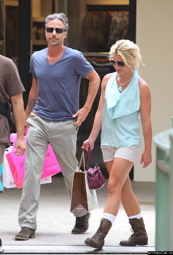 Бритни и Джейсон делают покупки на Гавайях40.jpg(Бритни Спирс, Britney Spears)
