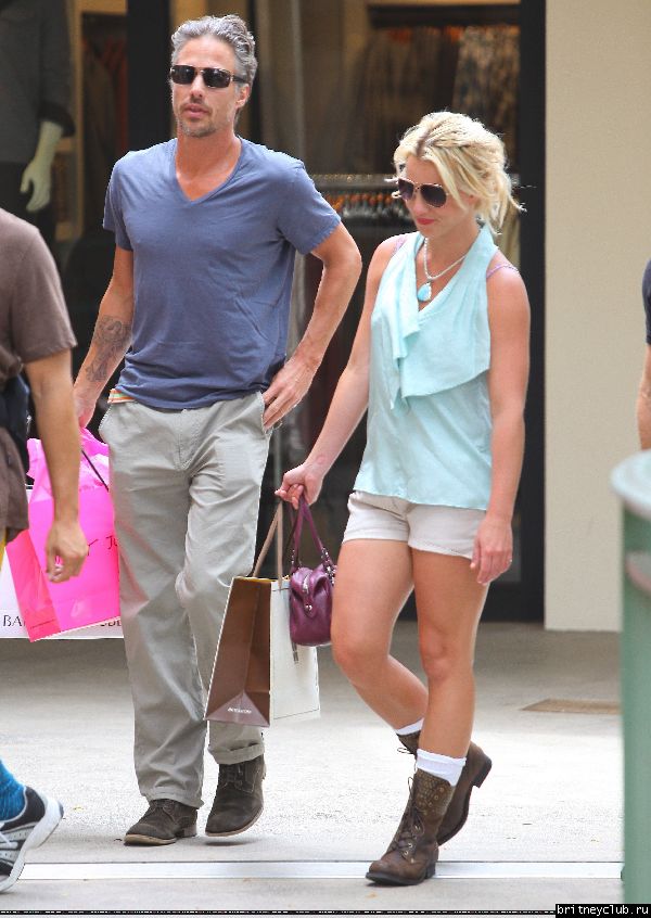 Бритни и Джейсон делают покупки на Гавайях42.jpg(Бритни Спирс, Britney Spears)