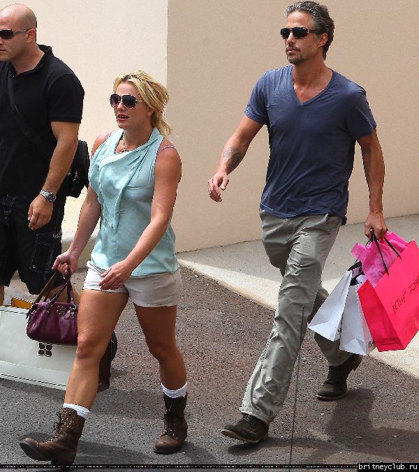 Бритни и Джейсон делают покупки на Гавайях44.jpg(Бритни Спирс, Britney Spears)