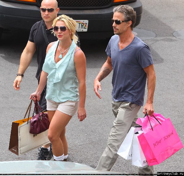 Бритни и Джейсон делают покупки на Гавайях45.jpg(Бритни Спирс, Britney Spears)