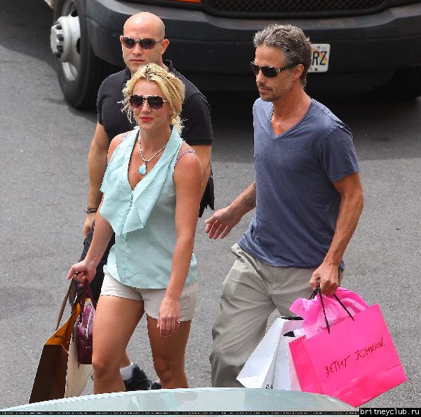 Бритни и Джейсон делают покупки на Гавайях46.jpg(Бритни Спирс, Britney Spears)