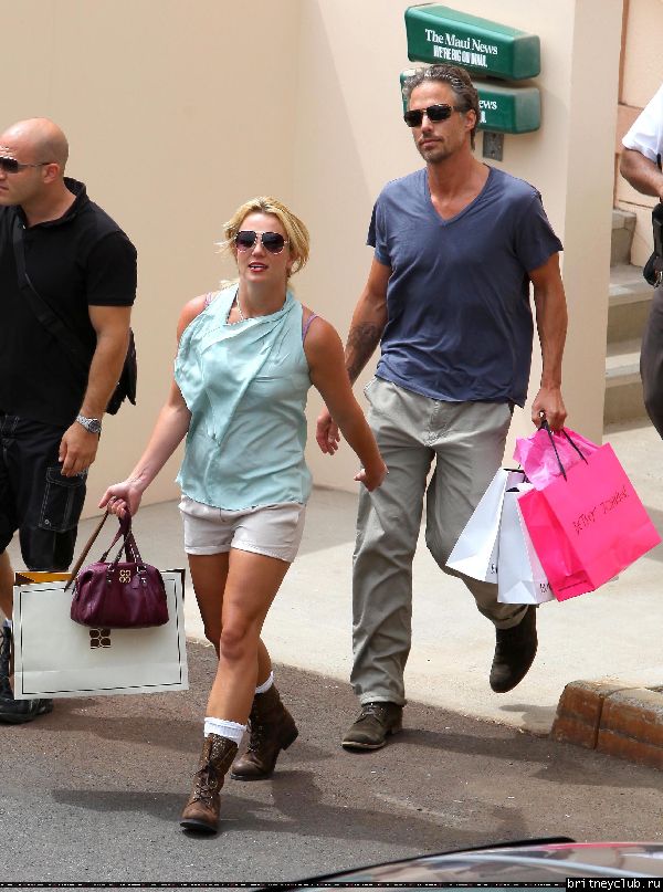 Бритни и Джейсон делают покупки на Гавайях63.jpg(Бритни Спирс, Britney Spears)