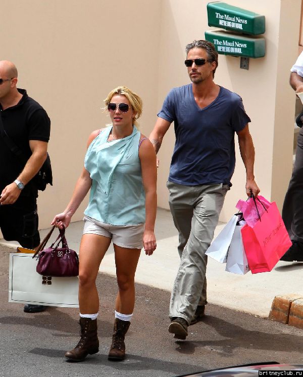 Бритни и Джейсон делают покупки на Гавайях64.jpg(Бритни Спирс, Britney Spears)