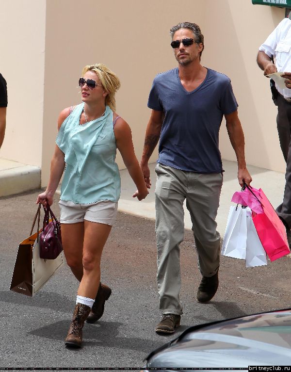 Бритни и Джейсон делают покупки на Гавайях67.jpg(Бритни Спирс, Britney Spears)