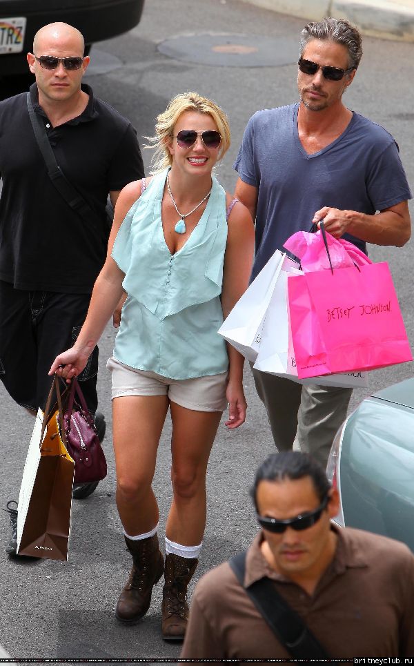 Бритни и Джейсон делают покупки на Гавайях74.jpg(Бритни Спирс, Britney Spears)
