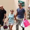 Бритни и Джейсон делают покупки на Гавайях
