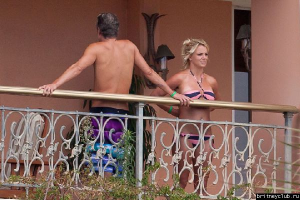 Бритни и Джейсон проводят время на балконе отеля07.jpg(Бритни Спирс, Britney Spears)