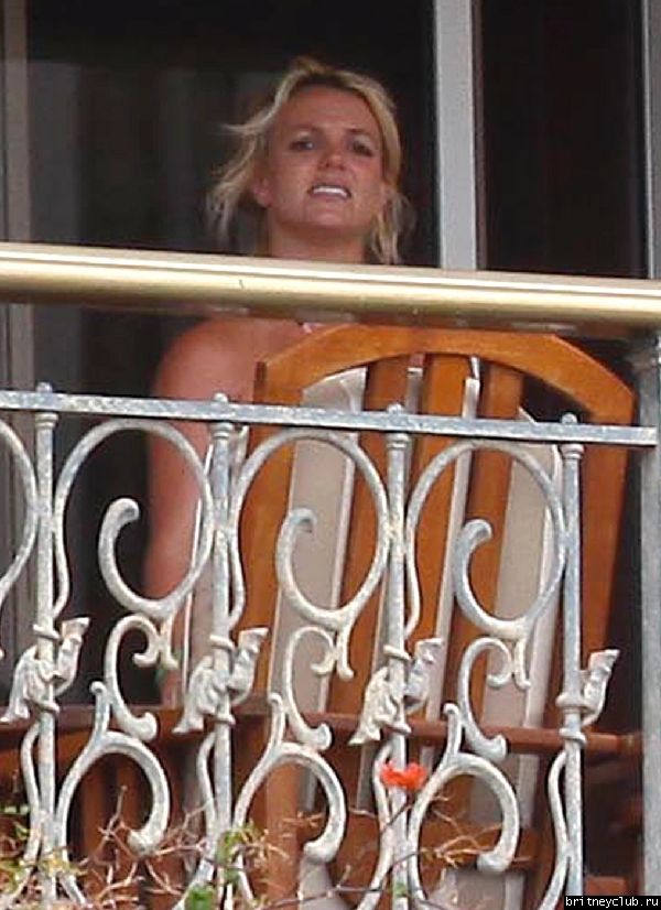 Бритни и Джейсон проводят время на балконе отеля15.jpg(Бритни Спирс, Britney Spears)