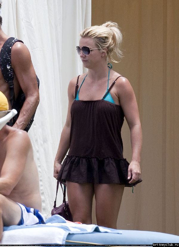 Бритни и Джейсон отдыхают в отеле031.jpg(Бритни Спирс, Britney Spears)