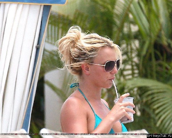 Бритни и Джейсон отдыхают в отеле089.jpg(Бритни Спирс, Britney Spears)