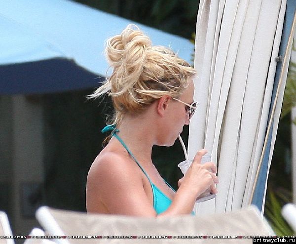 Бритни и Джейсон отдыхают в отеле090.jpg(Бритни Спирс, Britney Spears)