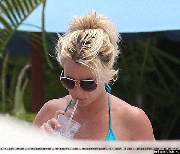 Бритни и Джейсон отдыхают в отеле092.jpg(Бритни Спирс, Britney Spears)