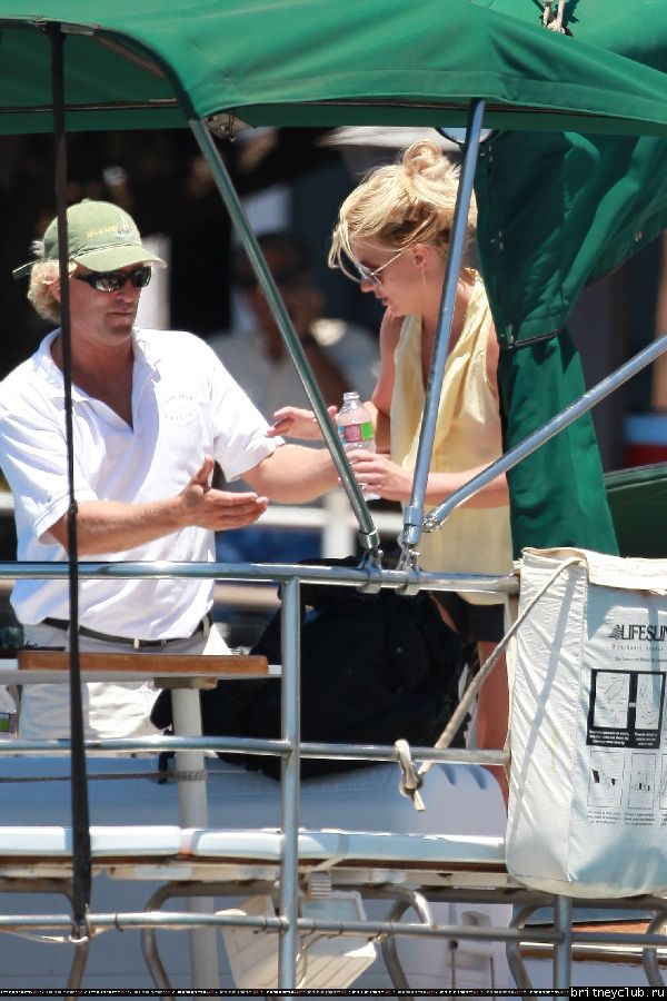 Бритни и Джейсон отдыхают на яхте 03.jpg(Бритни Спирс, Britney Spears)