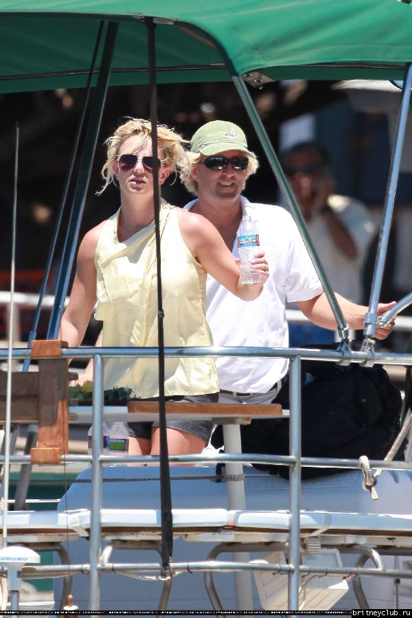 Бритни и Джейсон отдыхают на яхте 04.jpg(Бритни Спирс, Britney Spears)
